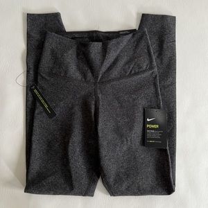 Nike Sculpt Hyper Tight Fit